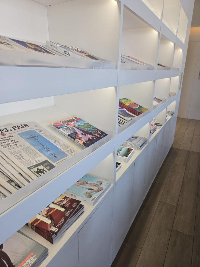 China Travel Magazine Airport lounge